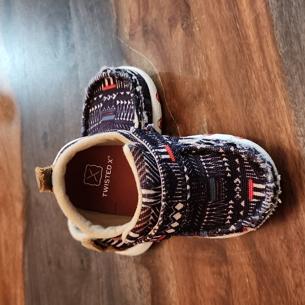 Twisted X Toddler shoes size 5, Aztec print blue, red and white. Super cute